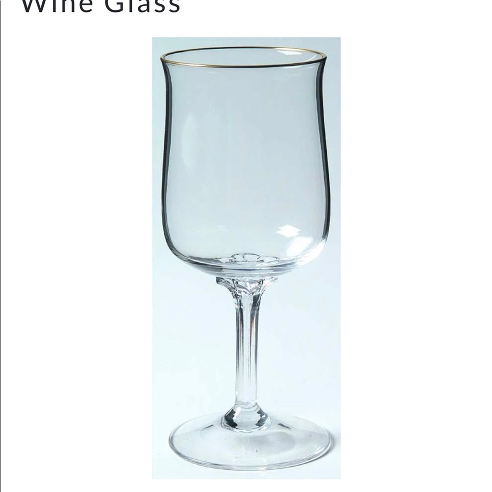 Set a 4 Lenox “Intrigue” Water Glasses with gold rim. Excellent condition